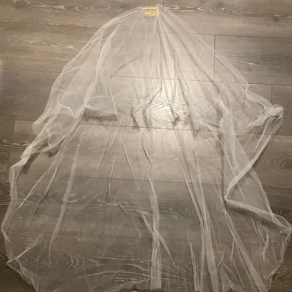 Twigs & Honey for J.Crew Single Layer Fingertip Veil in Ivory #C4061. - Picture 13 of 13